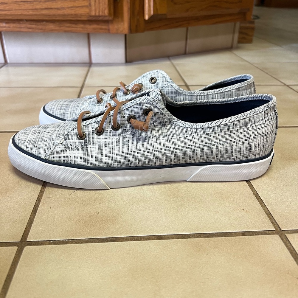 Sperry tennis shoes